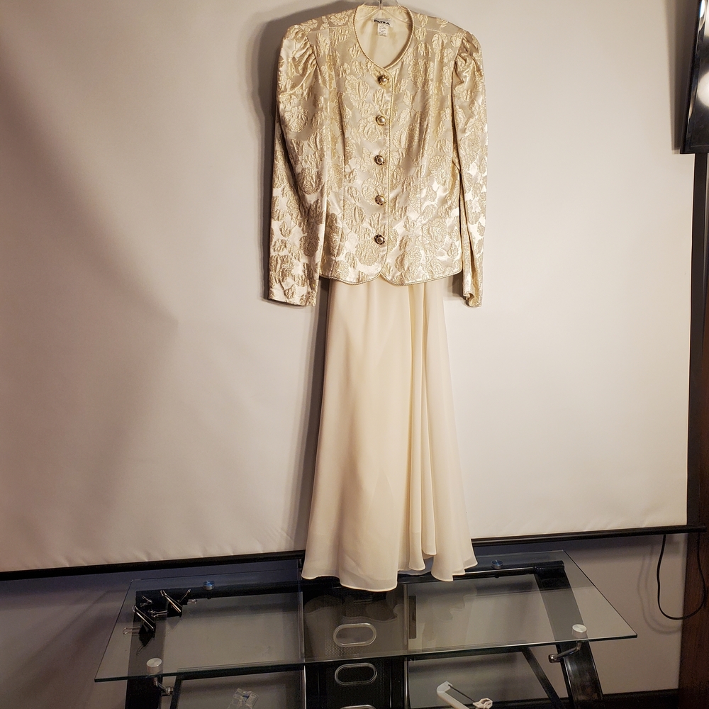 Mother Of The BRIDE. Elegant Cream Ivory Floral Women's Jacket Skirt Set SIZE 10